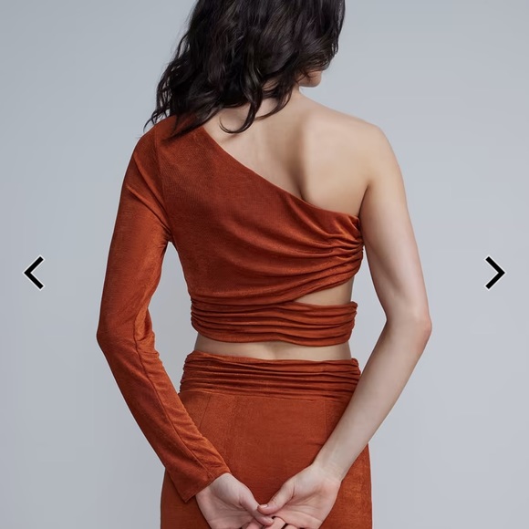 Asymmetrical One Sleeve Top - Picture 3 of 3